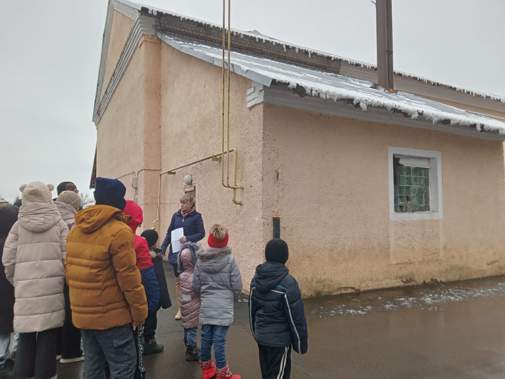 #Безопасноедетство2025 Обильные снегопады и потепление вызывают образование сосулек и сход снега с крыш зданий.